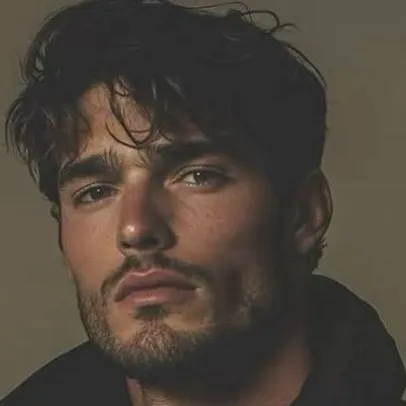 chat with ai character: Angelo