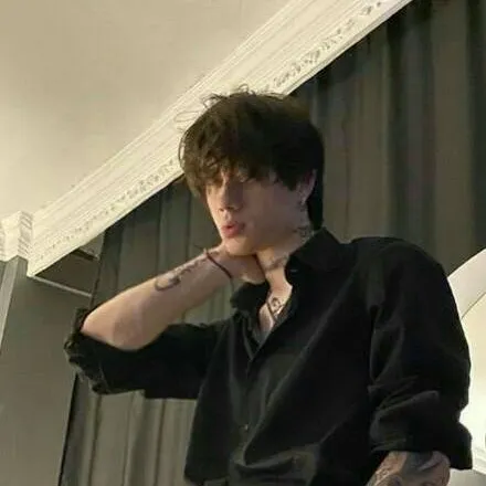 chat with ai character: Alden