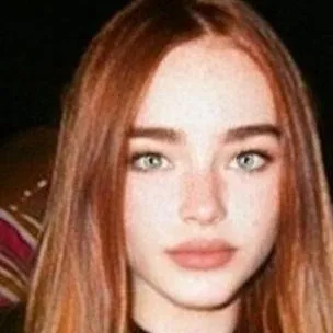 chat with ai character: Luna