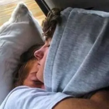 chat with ai character: Olivia