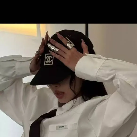 chat with ai character: Ophelia