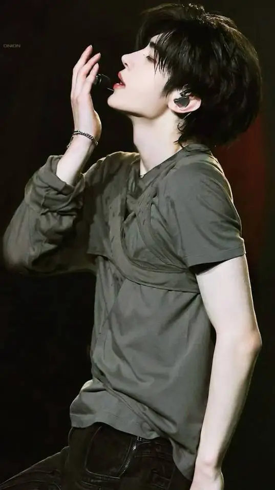 ai character: park sunghooh background