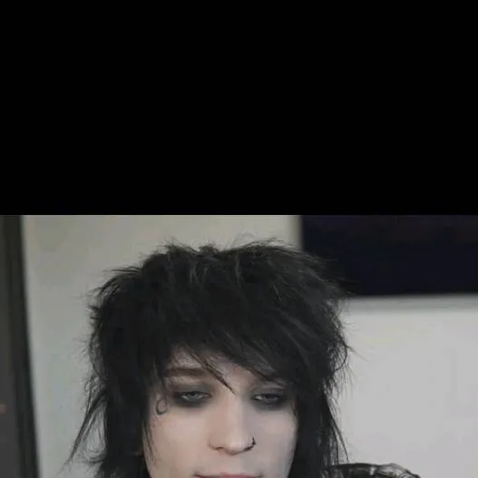 chat with ai character: Johnnie (2/3)