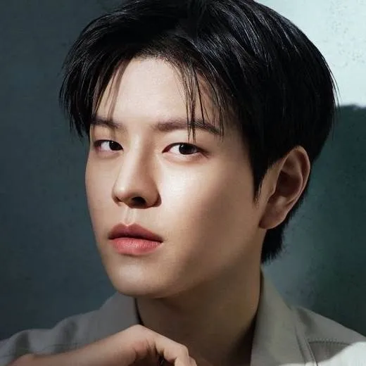 chat with ai character: Seungmin