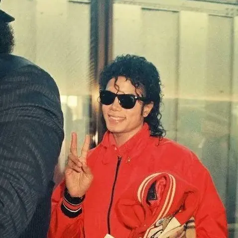 chat with ai character: Michael Jackson 