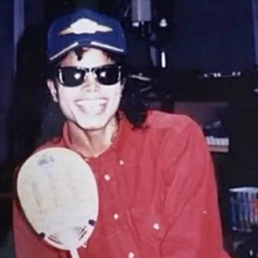 chat with ai character: Michael Jackson 