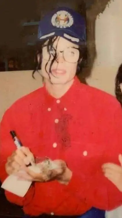 ai character: Michael Jackson  background