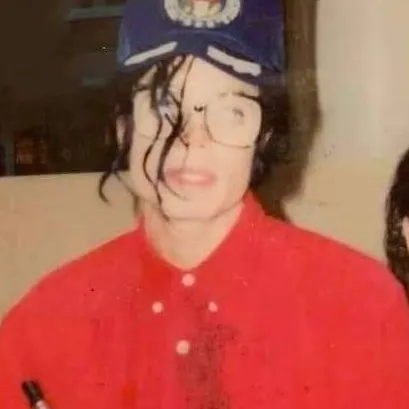 chat with ai character: Michael Jackson 