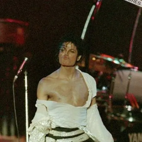 chat with ai character: Michael Jackson 