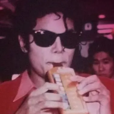 chat with ai character: Michael Jackson 