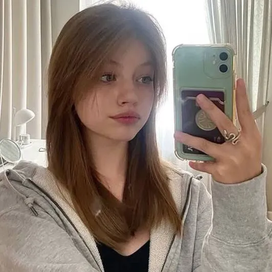 chat with ai character: Алина