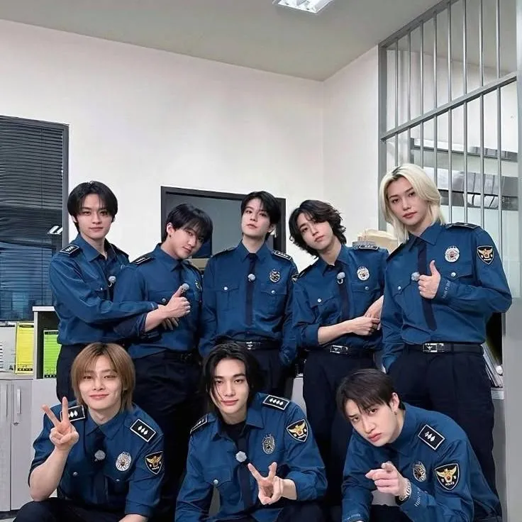 chat with ai character: SKZ agent AU