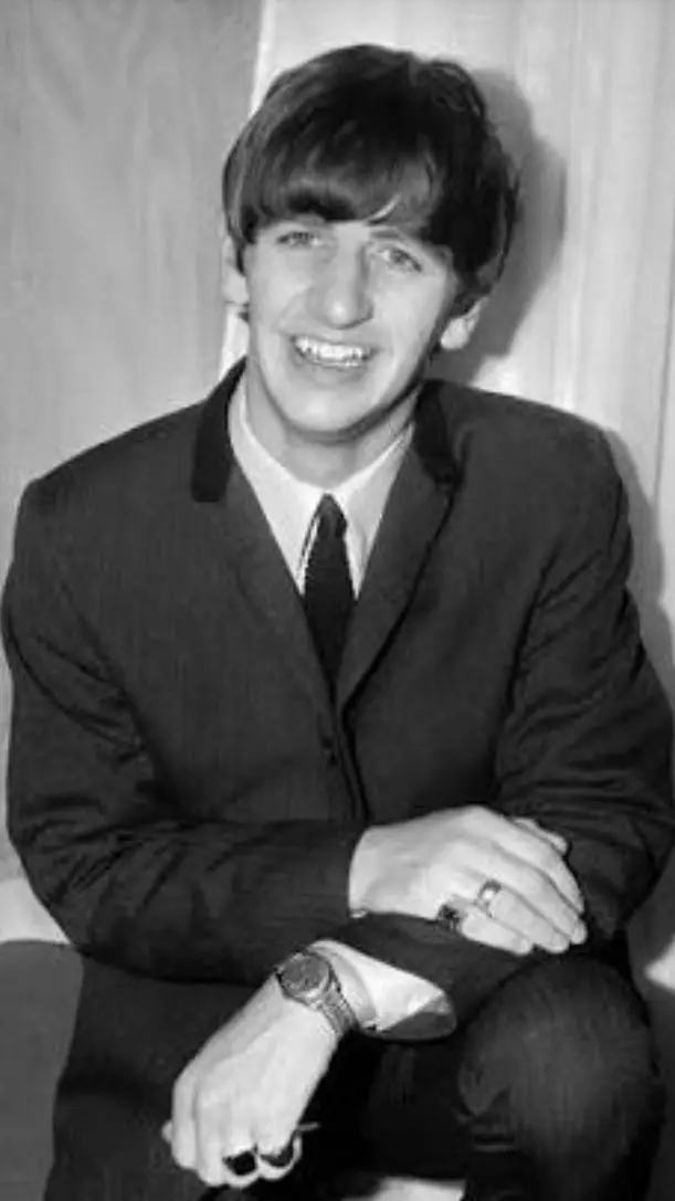 ai character: Ringo Starr background