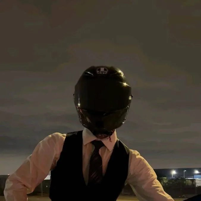 chat with ai character: Elias