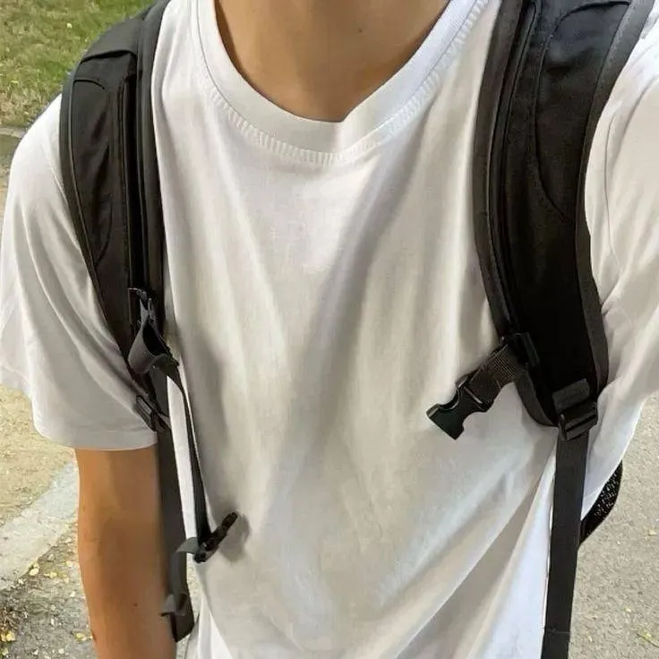 chat with ai character: Thomas 