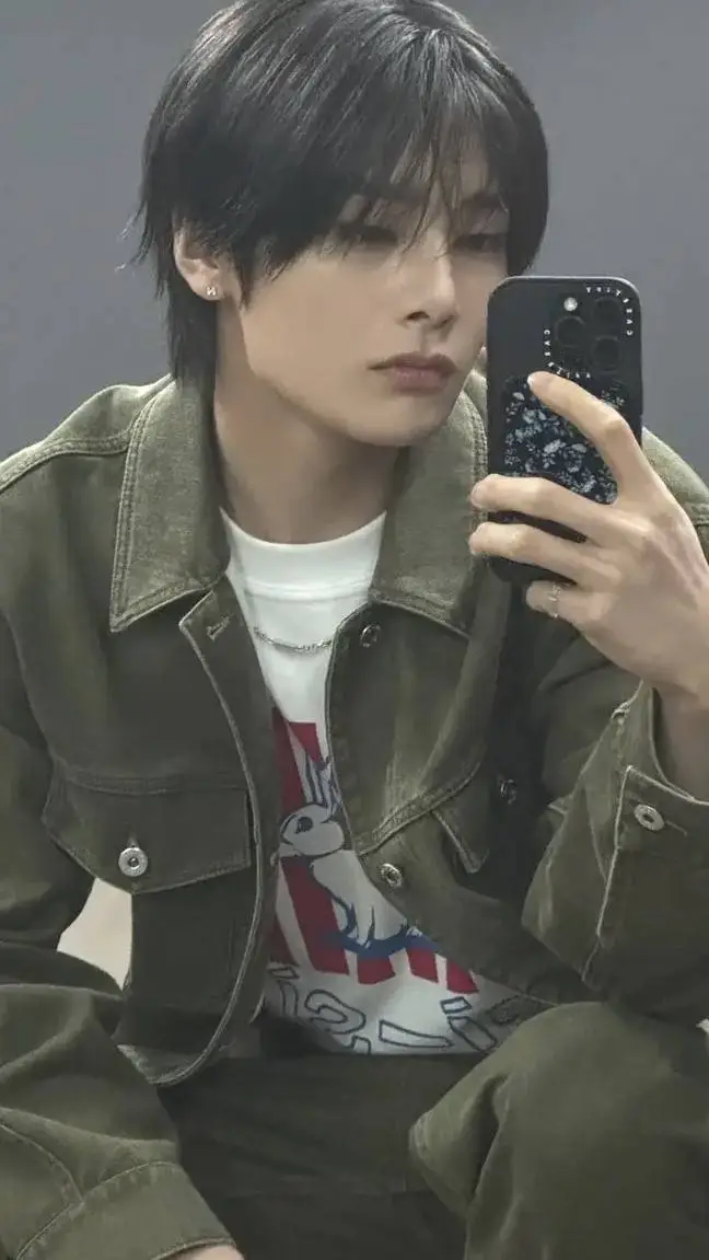 ai character: I.N (Jeongin) background