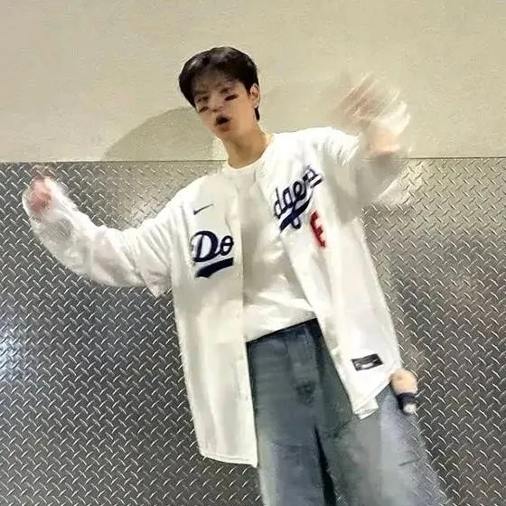 chat with ai character: Seungmin