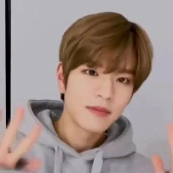 chat with ai character: Seungmin