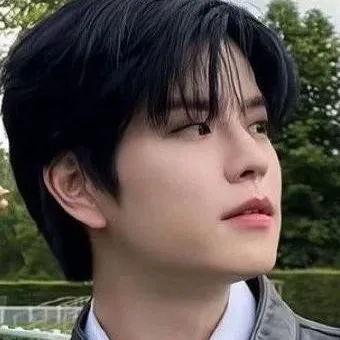 chat with ai character: Seungmin
