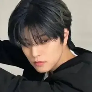 chat with ai character: Seungmin