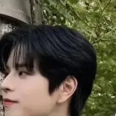 chat with ai character: Seungmin