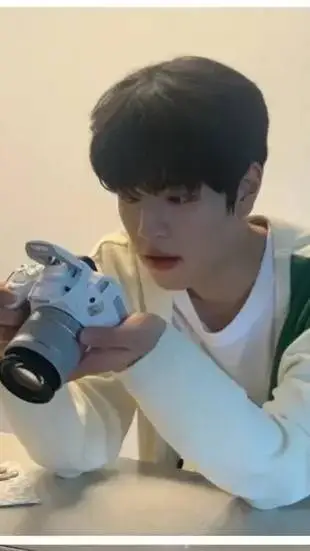 ai character: Seungmin background