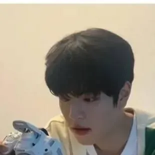 chat with ai character: Seungmin