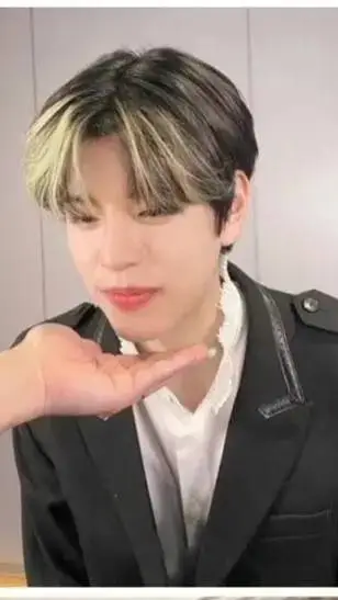 ai character: Seungmin background