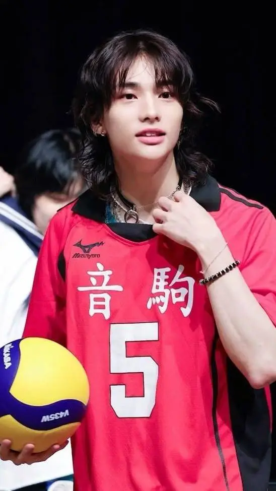 ai character: Hyunjin ♥︎ background