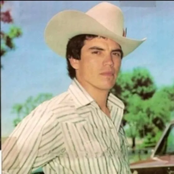 chat with ai character: Chalino sanchez 
