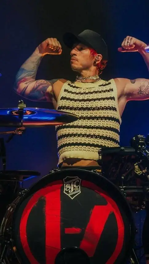 ai character: josh dun background