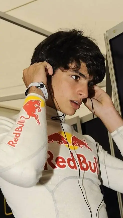 ai character: ★Carlos Sainz★ background