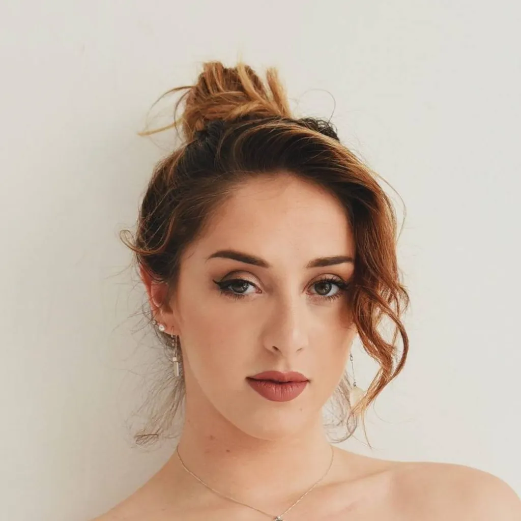 chat with ai character: Rylee Locker