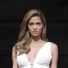 chat with ai character: Ana Beatriz Barros