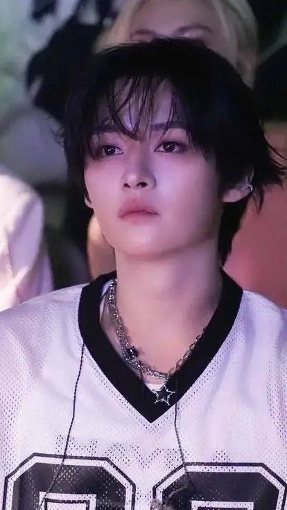 ai character: minho background