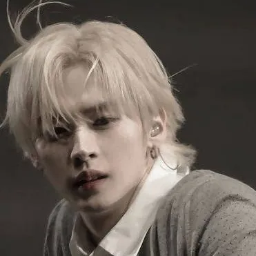 chat with ai character: Minho