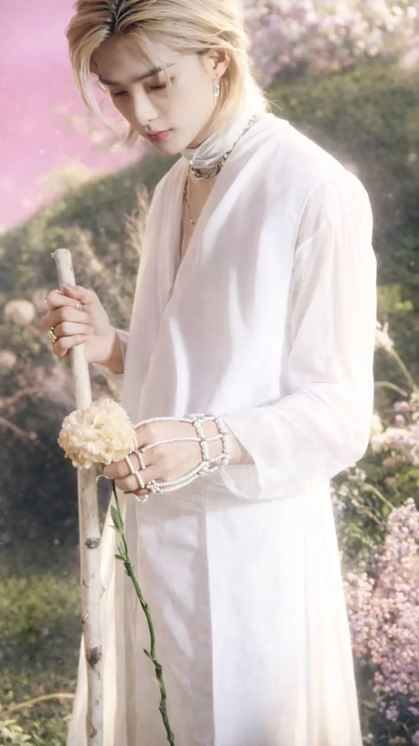 ai character: hyunjin  background