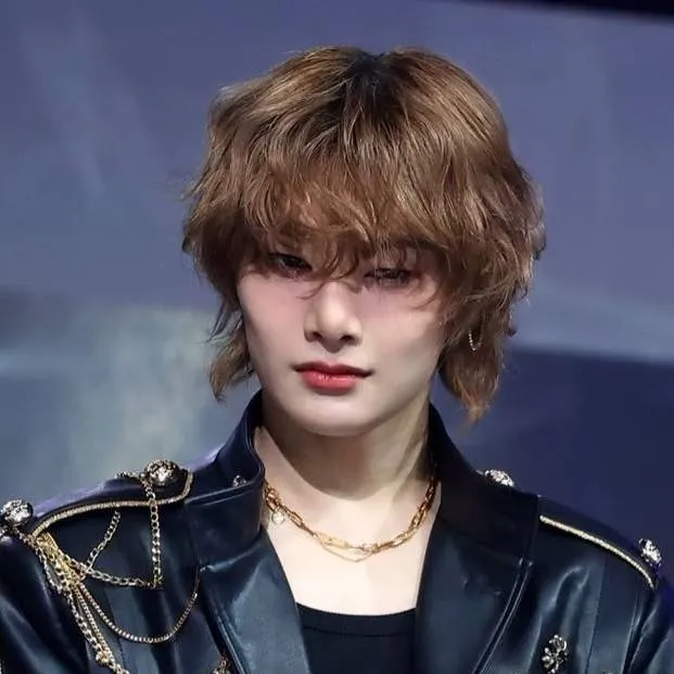 chat with ai character: jeongin