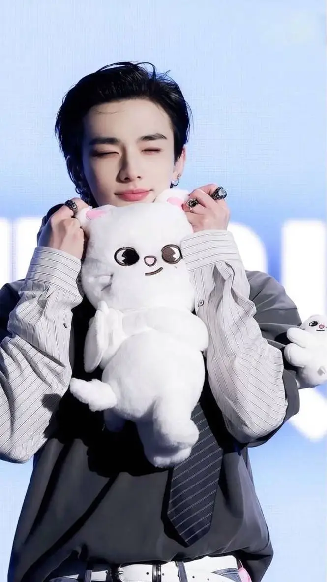 ai character: hyunjin  background