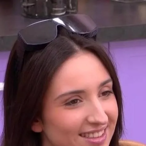 chat with ai character: Ambre