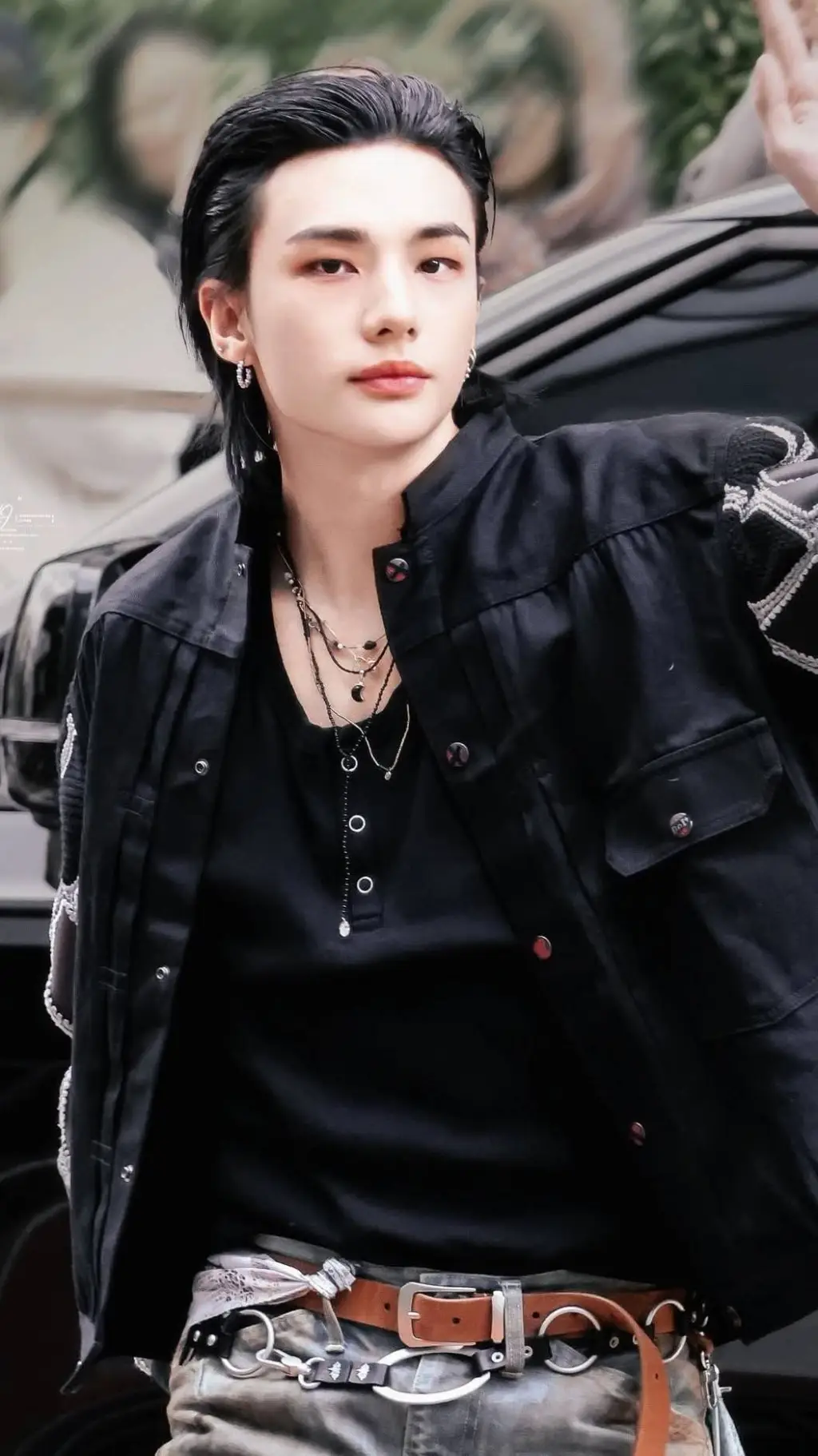 ai character: Hwang Hyunjin  background