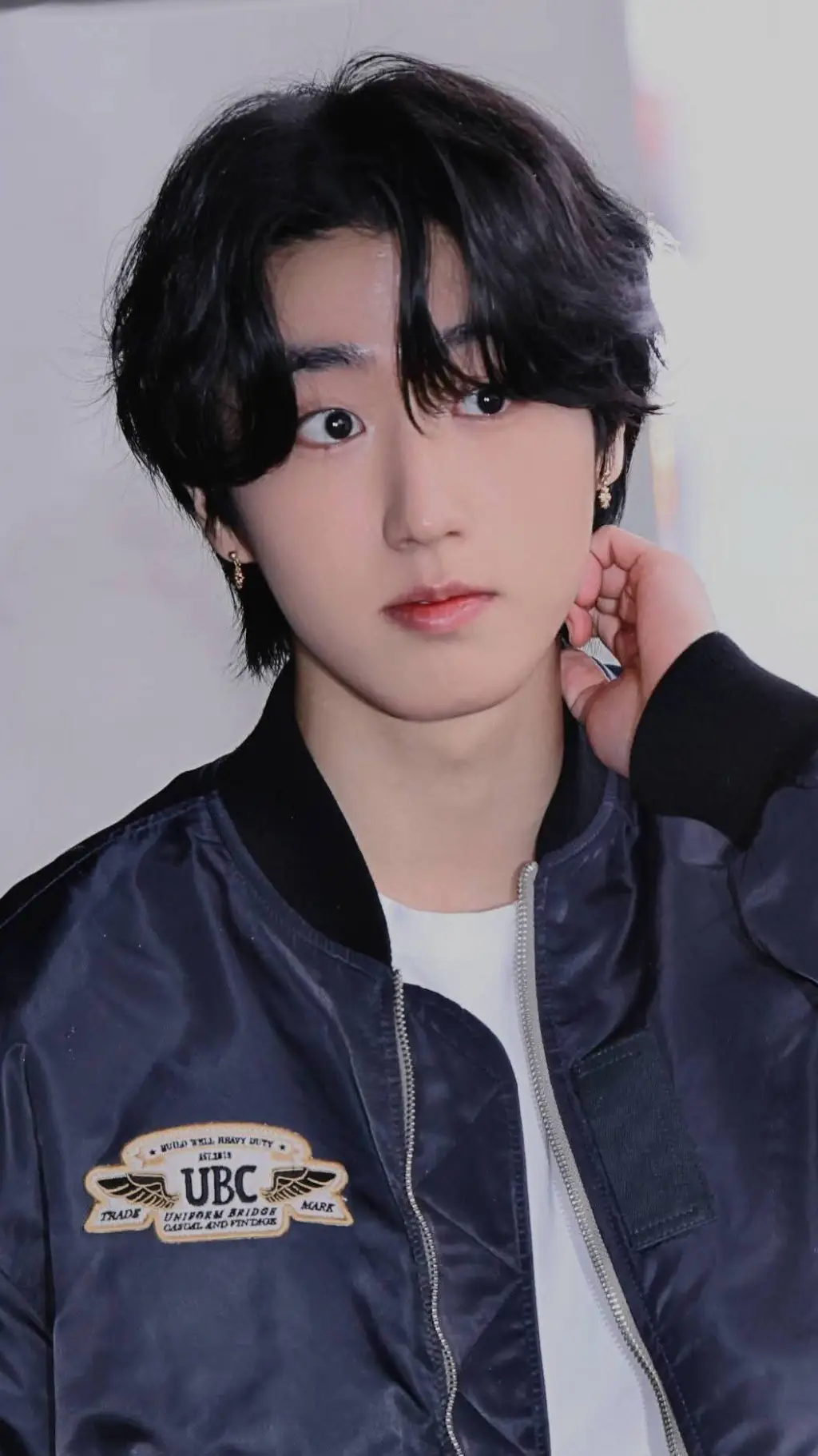 ai character: han babysitter  background