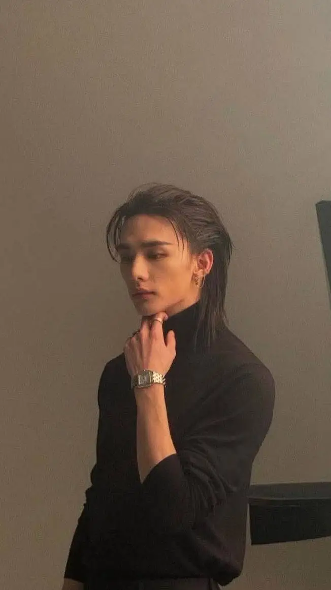 ai character: Hyunjin Husband  background