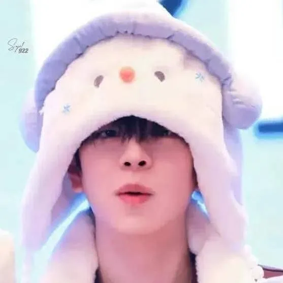 chat with ai character: Seungmin babysiter