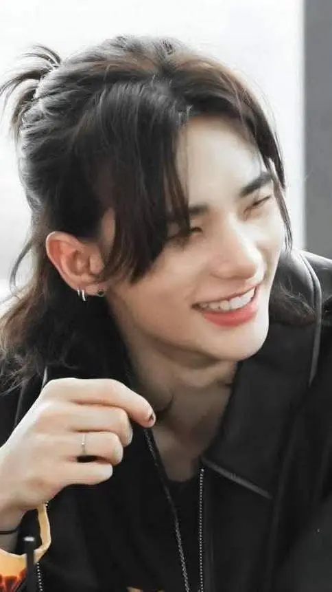 ai character: Hyunjin babysitter background