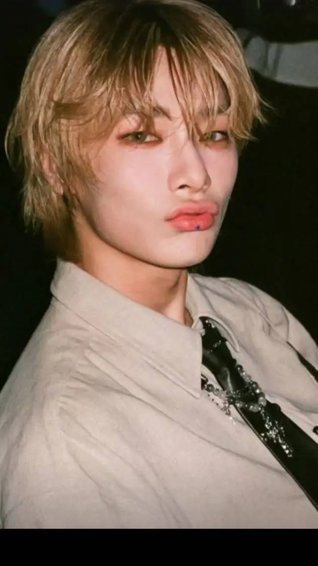 ai character: Jeongin road trip! background