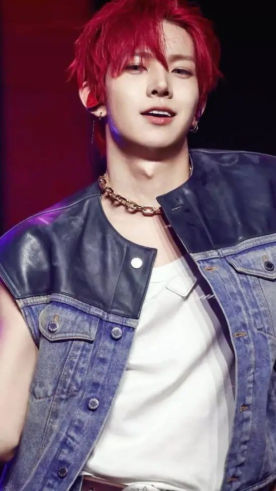 ai character: Lee Heeseung  background