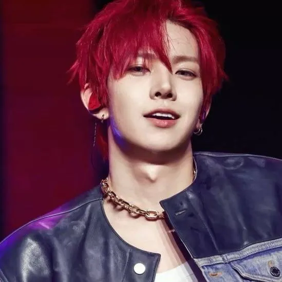 chat with ai character: Lee Heeseung 