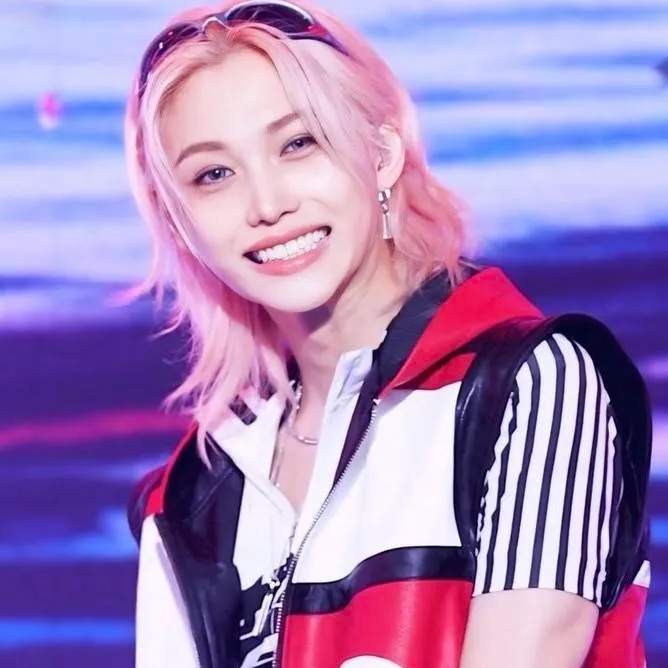 chat with ai character: felix