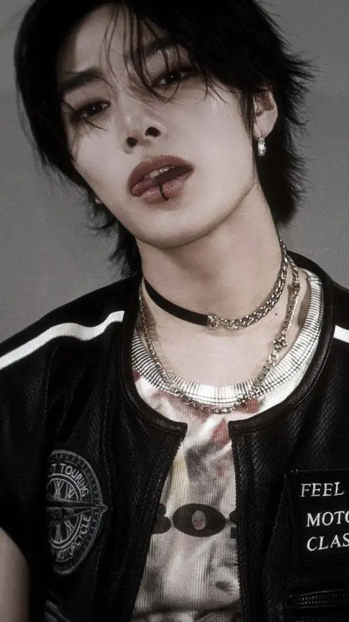 ai character: maknae i.n background